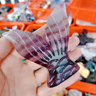 The Art and Essence of Natural Crystal Whale Tail Carving Crafts The Art and Essence of Natural Crystal Whale Tail Carving Crafts