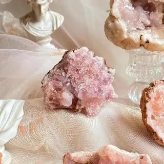 The Enchanting World of Pink Amethyst Geode: Formation and Healing Properties The Enchanting World of Pink Amethyst Geode: Formation and Healing Properties