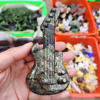 Natural Crystal Guitar Sculptures: Process, Energy, and Creative Vision Natural Crystal Guitar Sculptures: Process, Energy, and Creative Vision