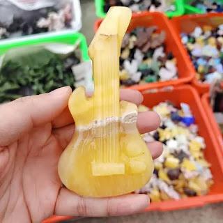 Natural Crystal Guitar Sculptures: Process, Energy, and Creative Vision Natural Crystal Guitar Sculptures: Process, Energy, and Creative Vision