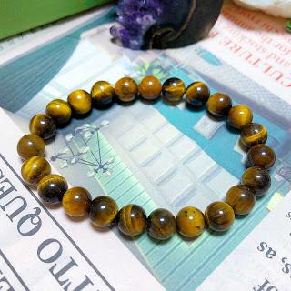 Crystal Healing Box: Unlocking the Mystical Powers of Crystals Crystal Healing Box: Unlocking the Mystical Powers of Crystals