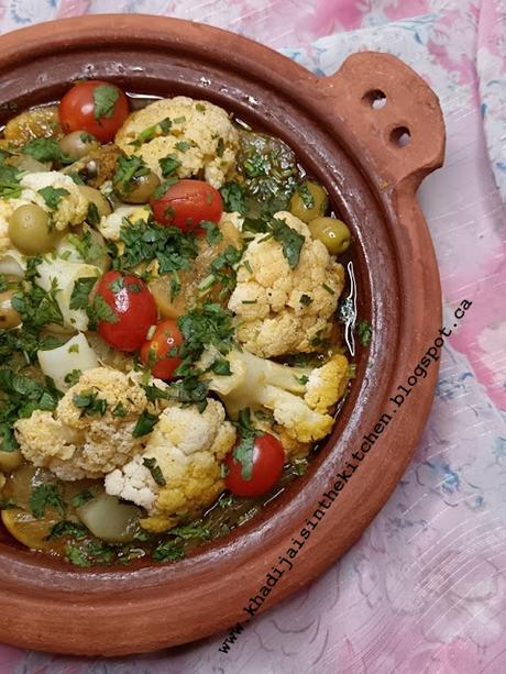 TAGINE DE POULET AUX POMMES DE TERRE ET AU CHOU-FLEUR  / CHICKEN TAGINE WITH POTATOES AND CAULIFLOWER / TAGINE DE POLLO CON PATATAS Y COLIFLOR  / طاجين الدجاج بالبطاطس والقرنبيط
