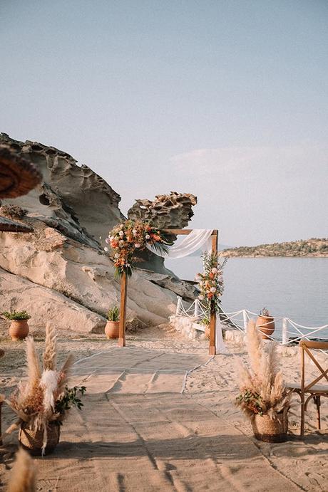 dreamlike-wedding-unique-floral-arrangements_11