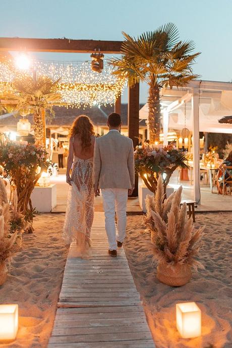 dreamlike-wedding-unique-floral-arrangements_36