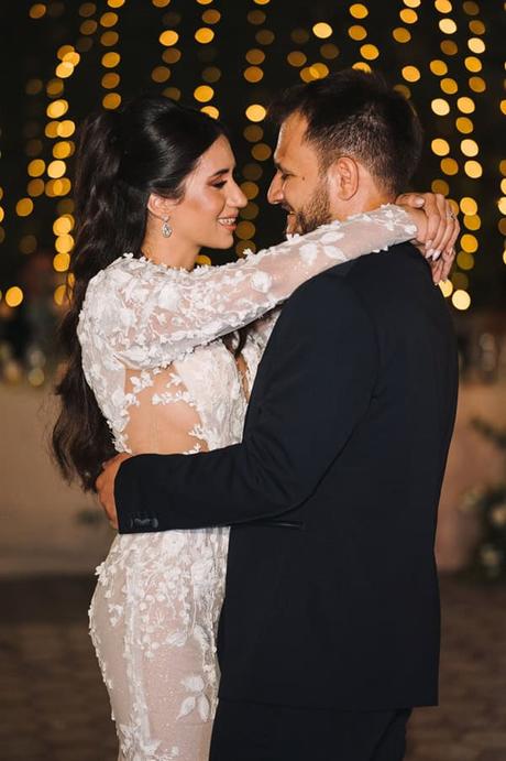 heartfelt wedding principal hall with romantic details_51