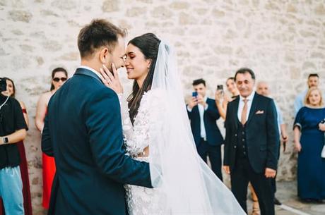 heartfelt wedding principal hall with romantic details_32