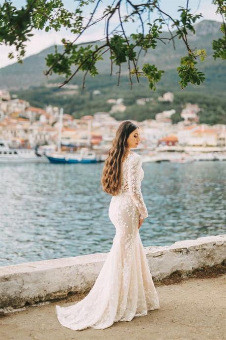 heartfelt wedding principal hall with romantic details_16