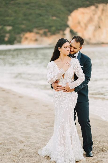 heartfelt wedding principal hall with romantic details_55