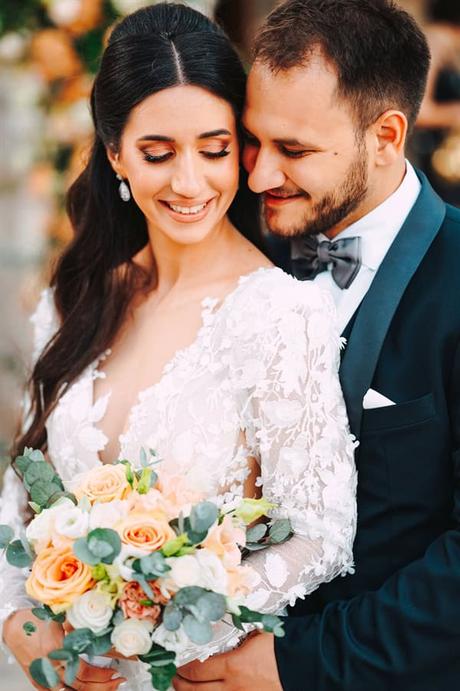 heartfelt wedding principal hall with romantic details_41