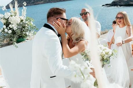 chic summer wedding breathtaking lazarou beach sifnos_20