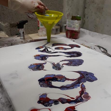 Essential acrylic pouring techniques to try Acrylic pouring, the funnel technique