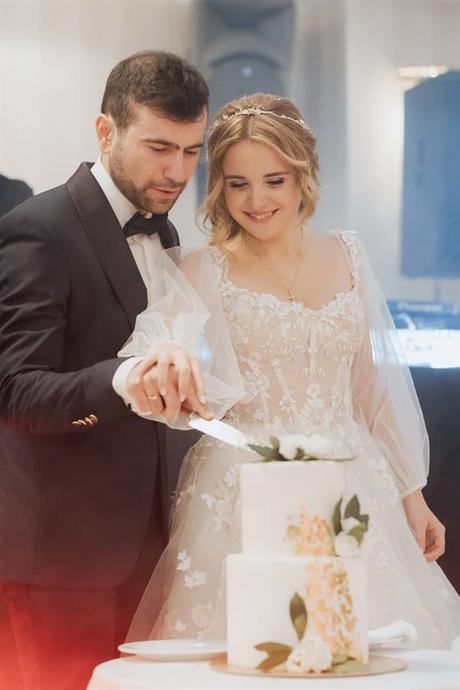 romantic winter wedding drama_35