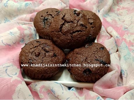 MUFFINS AUX BLEUETS ET AU CHOCOLAT / BLUEBERRY CHOCOLATE MUFFINS /MAGDALENAS DE ARÁNDANOS Y CHOCOLATE / مافن التوت الازرق والشوكولاتة MUFFINS AUX BLEUETS ET AU CHOCOLAT / BLUEBERRY CHOCOLATE MUFFINS /MAGDALENAS DE ARÁNDANOS Y CHOCOLATE / مافن التوت الازرق والشوكولاتة