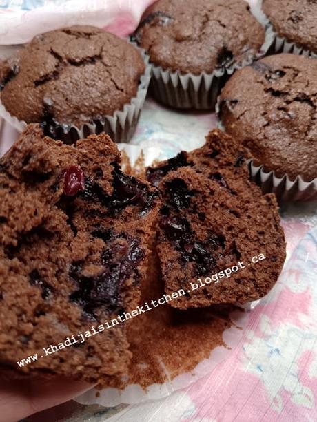 MUFFINS AUX BLEUETS ET AU CHOCOLAT / BLUEBERRY CHOCOLATE MUFFINS /MAGDALENAS DE ARÁNDANOS Y CHOCOLATE / مافن التوت الازرق والشوكولاتة MUFFINS AUX BLEUETS ET AU CHOCOLAT / BLUEBERRY CHOCOLATE MUFFINS /MAGDALENAS DE ARÁNDANOS Y CHOCOLATE / مافن التوت الازرق والشوكولاتة