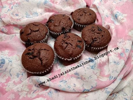 MUFFINS AUX BLEUETS ET AU CHOCOLAT / BLUEBERRY CHOCOLATE MUFFINS /MAGDALENAS DE ARÁNDANOS Y CHOCOLATE / مافن التوت الازرق والشوكولاتة MUFFINS AUX BLEUETS ET AU CHOCOLAT / BLUEBERRY CHOCOLATE MUFFINS /MAGDALENAS DE ARÁNDANOS Y CHOCOLATE / مافن التوت الازرق والشوكولاتة
