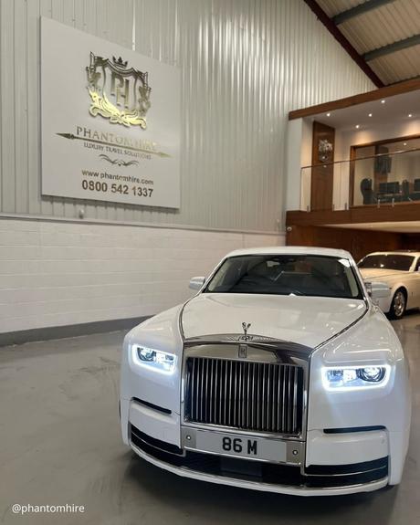 wedding car hire london premium class white car in premises luxury car retro phantomhire