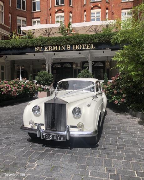 wedding car hire london white premium retro car against the background of ancient building hotel ewclondon