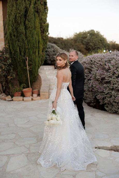 romantic-autumn-wedding-ktima-vikis-filled-with-lush-florals-timeless-elegance_13