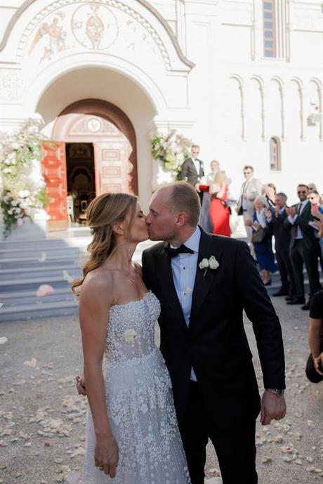 romantic-autumn-wedding-ktima-vikis-filled-with-lush-florals-timeless-elegance_24