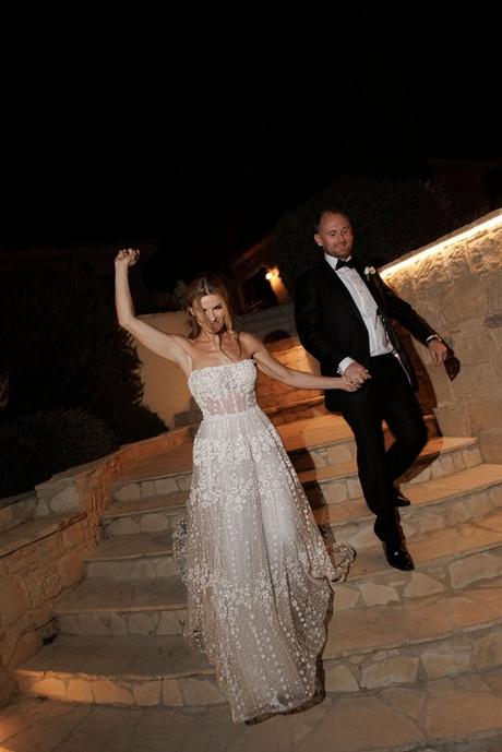 romantic-autumn-wedding-ktima-vikis-filled-with-lush-florals-timeless-elegance_33