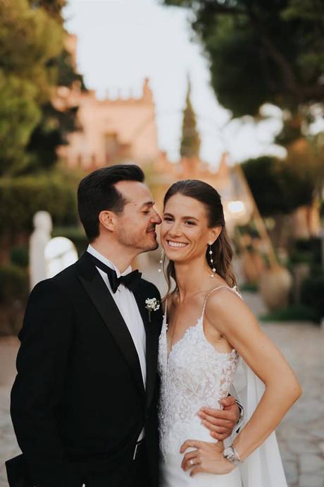 elegant-outdoor-wedding-with-candles-white-floral-details_11