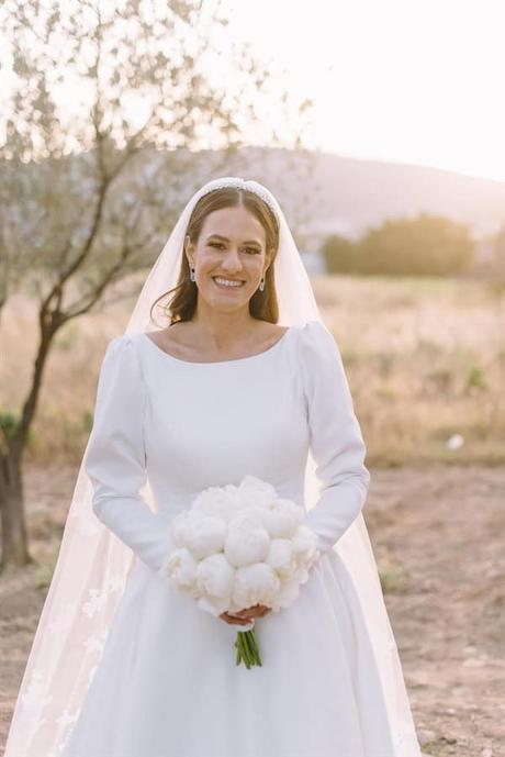 romantic-garden-wedding-white-roses-elegant-details_14