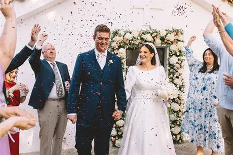 romantic-garden-wedding-white-roses-elegant-details_37