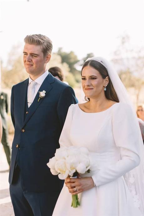 romantic-garden-wedding-white-roses-elegant-details_34