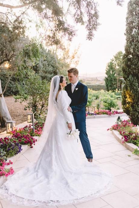 romantic-garden-wedding-white-roses-elegant-details_12