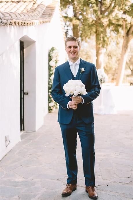 romantic-garden-wedding-white-roses-elegant-details_25