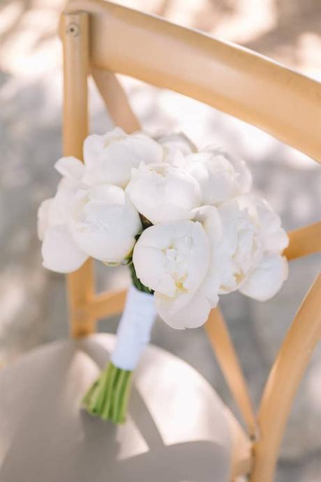 romantic-garden-wedding-white-roses-elegant-details_24