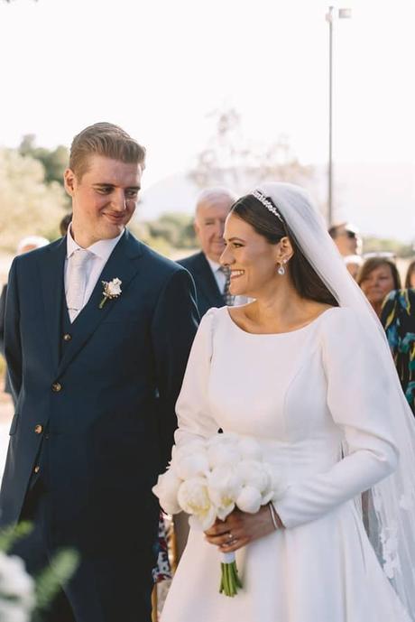 romantic-garden-wedding-white-roses-elegant-details_32