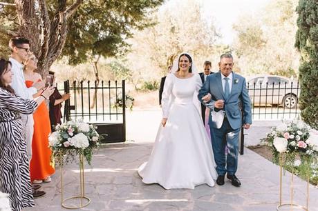 romantic-garden-wedding-white-roses-elegant-details_29