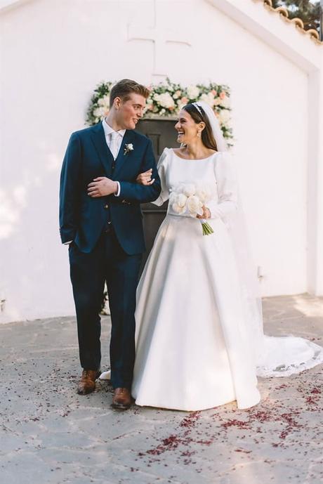 romantic-garden-wedding-white-roses-elegant-details_40