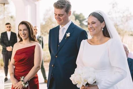 romantic-garden-wedding-white-roses-elegant-details_35