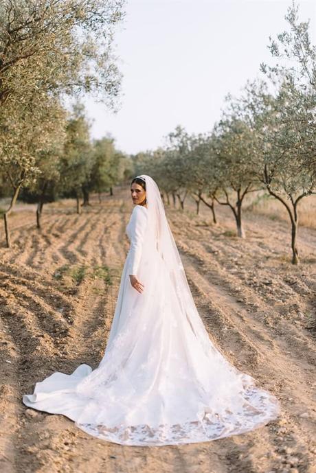 romantic-garden-wedding-white-roses-elegant-details_44