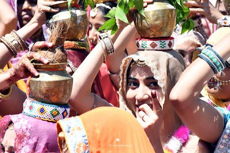 nice glance towards camera ! ~  Expressions