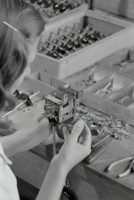 How do I program my Motorola radio frequency? How do I program my Motorola radio frequency?