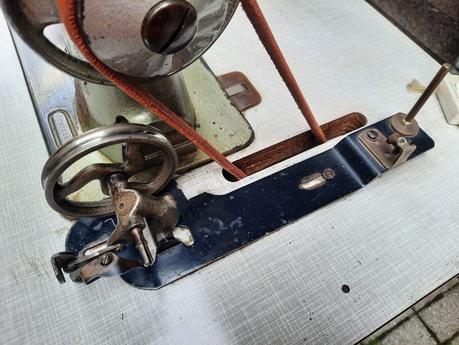 Our Singer 31K15 industrial sewing machine