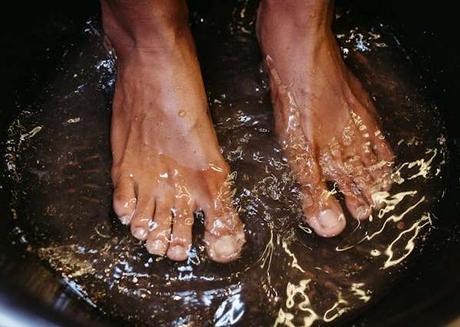 15 Home Remedies for Swollen Feet during Pregnancy Suffering with swollen feet during pregnancy? Here are some home remedies that can offer relief, naturally and without any toxic chemicals!