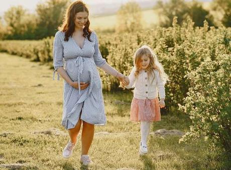 15 Home Remedies for Swollen Feet during Pregnancy Suffering with swollen feet during pregnancy? Here are some home remedies that can offer relief, naturally and without any toxic chemicals!