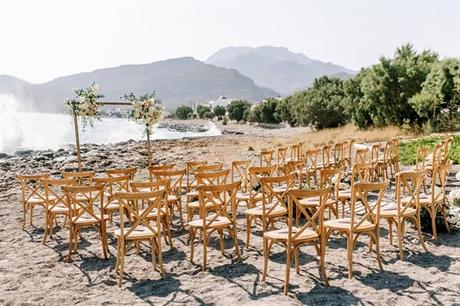 sun-kissed-ceremony-with-citrus-details-by-the-sea_23