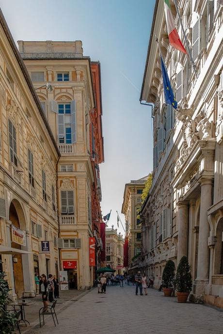 Touring Genoa and its symbols: Via Garibaldi and the Palazzo dei Rolli, the luxurious noble houses of the time. 528.-Genova-Via-Garibaldi.jpg