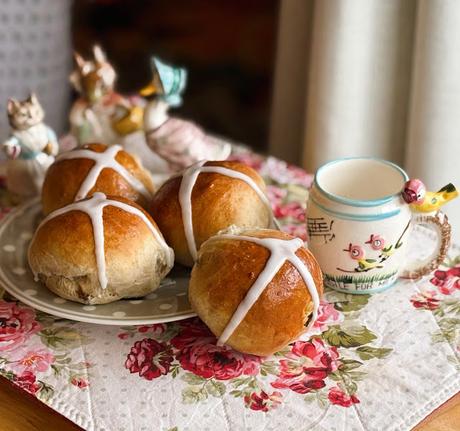 Quick and Easy Hot Cross Buns (small batch) Quick and Easy Hot Cross Buns (small batch)