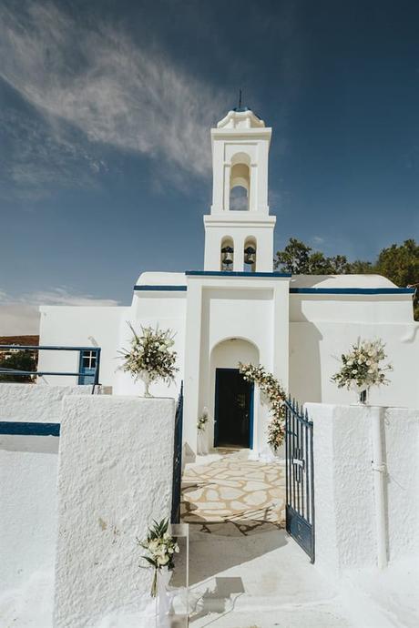 Minimal chic summer wedding on the beautiful island of Tinos | Nadia & Spyros minimal-chic-summer-wedding-beautiful-island-tinos_17