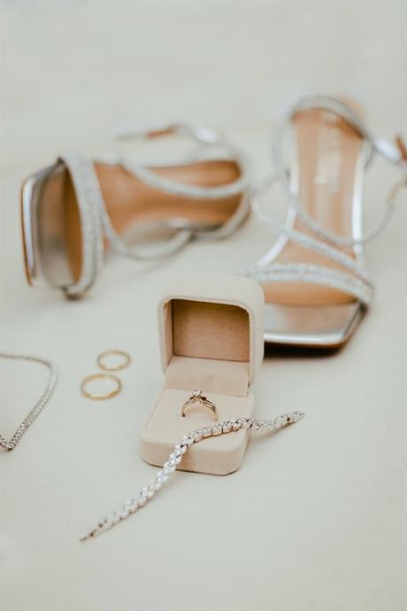 Minimal chic summer wedding on the beautiful island of Tinos | Nadia & Spyros minimal-chic-summer-wedding-beautiful-island-tinos_15