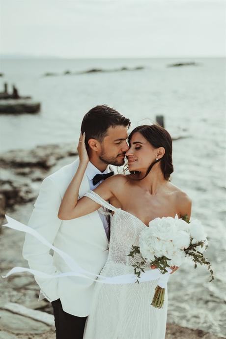 Minimal chic summer wedding on the beautiful island of Tinos | Nadia & Spyros minimal-chic-summer-wedding-beautiful-island-tinos_11