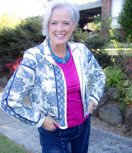 How to Dress for an 8 Shape Body: Flaunt Your Hourglass Figure & Hide the Tummy Draw attention upwards with detail and accessories