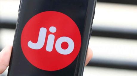 Jio gave good news to billions of customers, calls and internet data all year long
