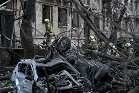 Trump treats Ukraine with contempt, while Russian missiles rain down on Kyiv this week; does the U.S. president still give Putin a pass for starting this war? Trump treats Ukraine with contempt, while Russian missiles rain down on Kyiv this week; does the U.S. president still give Putin a pass for starting this war?